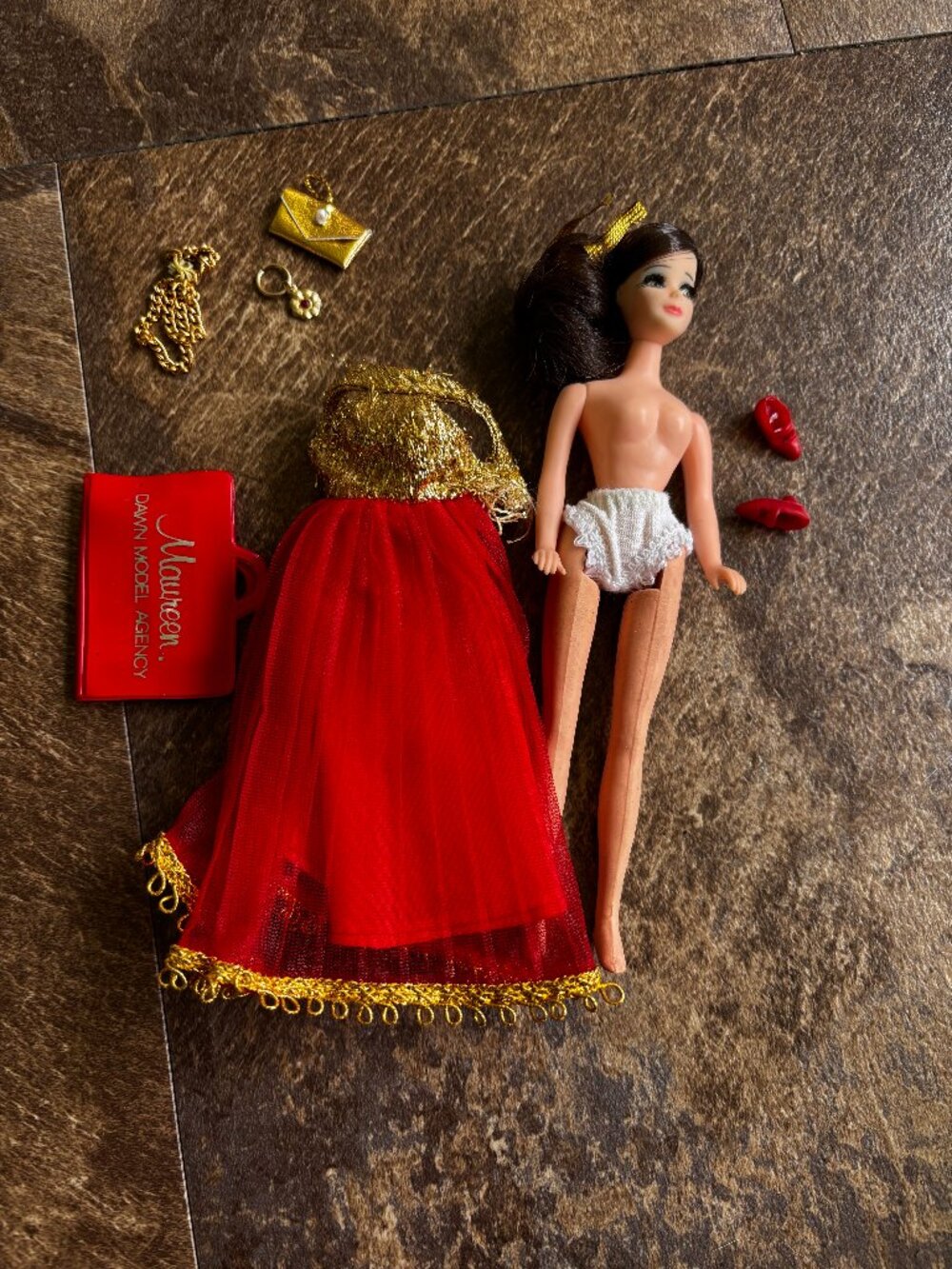 Topper Dawn Maureen Model Agency doll wearing Fluted Flutter w/jewelry portfolio